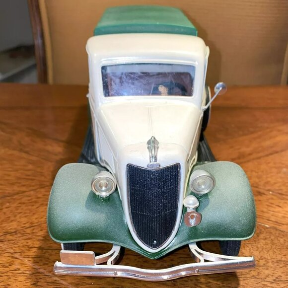 Solido Ford V8 Pick Up 1936 Perrier Graphics Model Truck 1/19 Scale - Picture 2 of 10